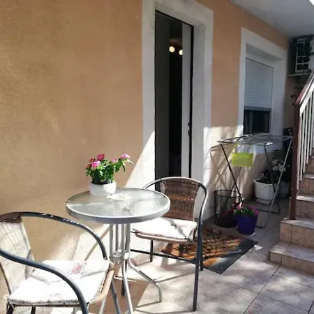 弗兰契奇公寓 *