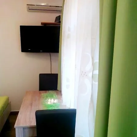 弗兰契奇公寓 *