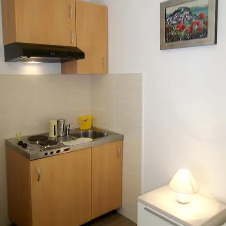 弗兰契奇公寓 *